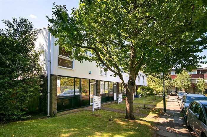 2 Bedroom End Of Terrace House For Sale In Blagdon Walk, Teddington, TW11