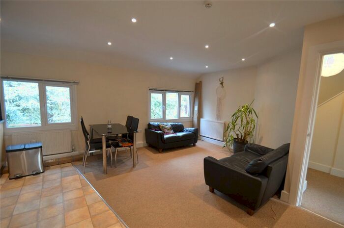 2 Bedroom Flat To Rent In Foxley Lane, Purley, CR8
