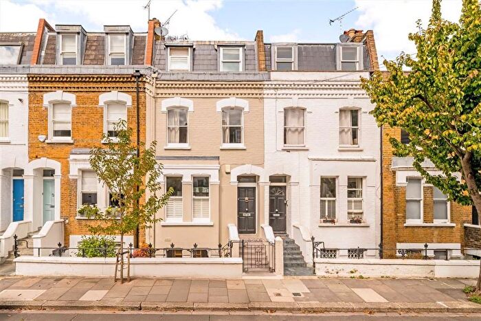 1 Bedroom Flat For Sale In Kilmaine Road, Bishops Park, SW6
