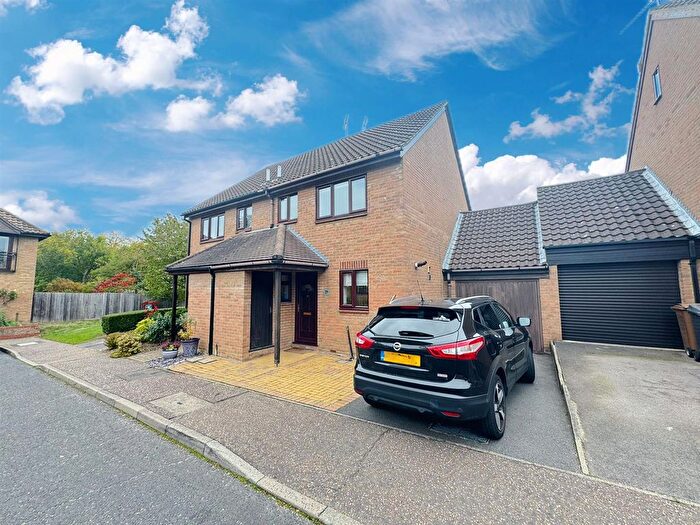 3 Bedroom Semi-Detached House For Sale In The Dell, Great Baddow, Chelmsford, CM2