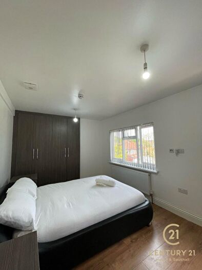 7 Bedroom Semi Detached House To Rent In High Street, Harlington, UB3