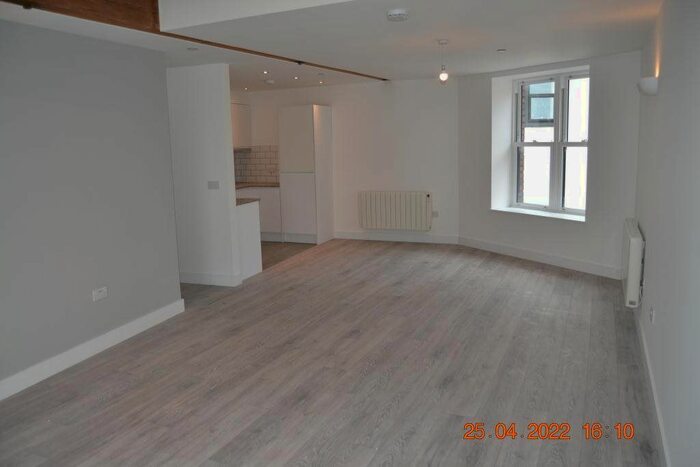 3 Bedroom Flat To Rent In Upper Dock Street, Newport, NP20