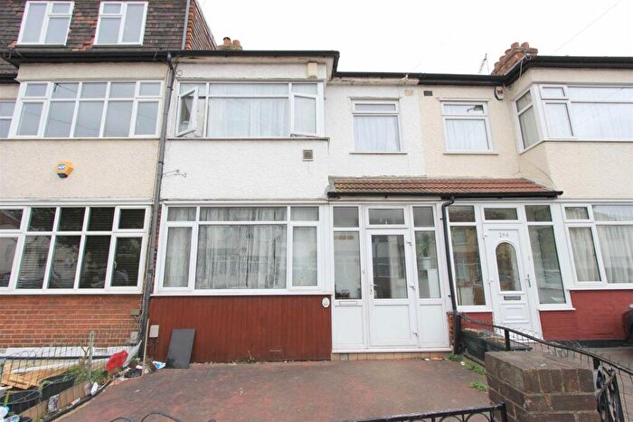 3 Bedroom Terraced House For Sale In Mortlake Road, Ilford, IG1