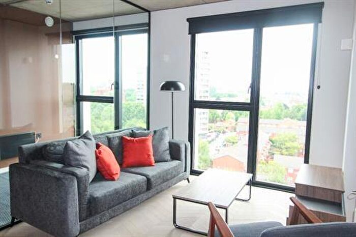 2 Bedroom Apartment To Rent In St Georges Gardens, Castlefield, M15