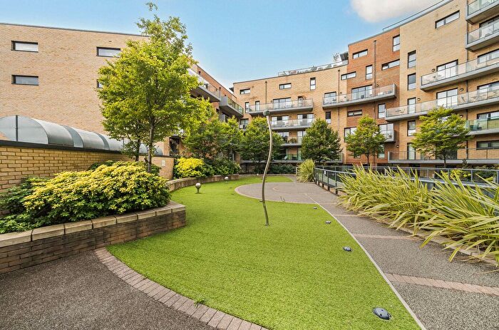 3 Bedroom Flat For Sale In Maltby Street, London, SE1