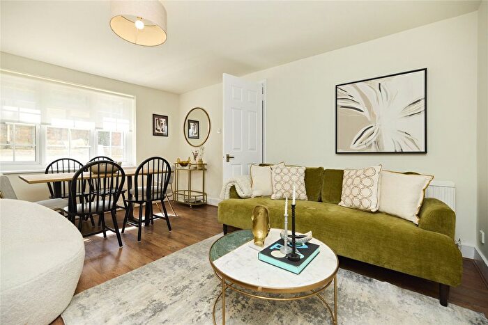 3 Bedroom Flat To Rent In St. John's Villas, London, N19