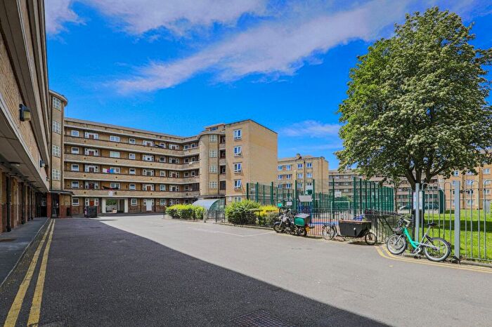 4 Bedroom Flat To Rent In Collingwood House, Darling Row, London, E1
