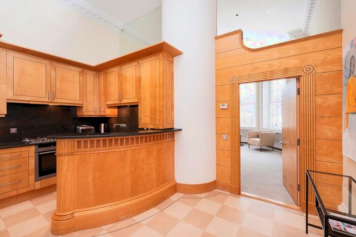 1 Bedroom Flat For Sale In Royal Crescent, Bath, BA1