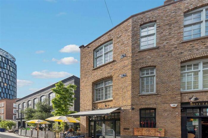 Studio To Rent In Chapel Place, London, EC2A