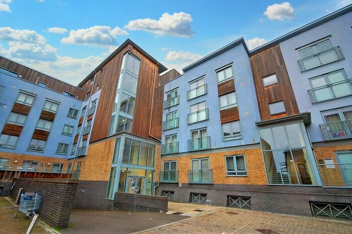 2 Bedroom Apartment To Rent In Quayside Drive, Colchester, Essex, CO2
