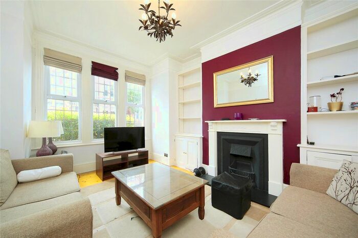 2 Bedroom Flat To Rent In Lynn Road, Clapham South, London, SW12