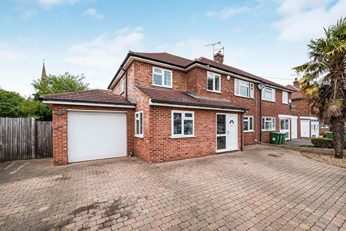 4 Bedroom Semi-Detached House For Sale In Thanet Road, Bexley, DA5