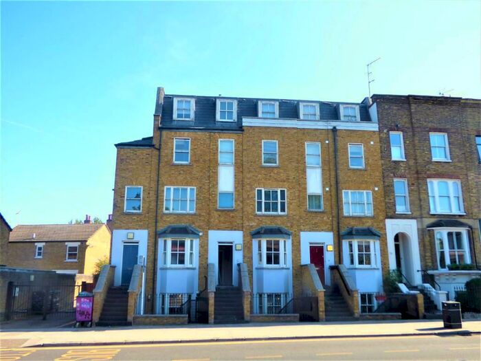 2 Bedroom Apartment To Rent In Grove Road, Bow, London, E3