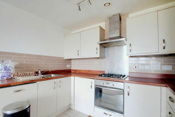 2 Bedroom Flat To Rent In A Bath Road, Hounslow, TW3