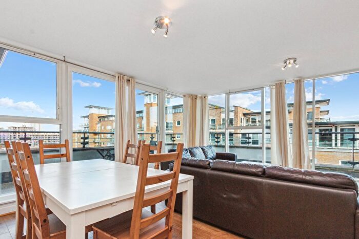 3 Bedroom Flat To Rent In Smugglers Way, London, SW18