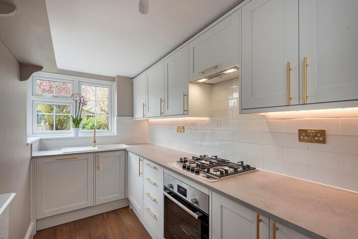 2 Bedroom Cottage To Rent In Boundary Road St Albans, AL1