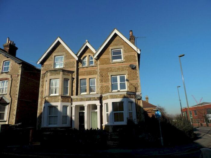 2 Bedroom Flat To Rent In Farnham Rd, Town Centre, Guildford, GU2