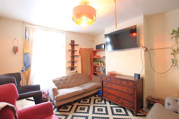 3 Bedroom Terraced House To Rent In Vincent Road, Hounslow, TW4