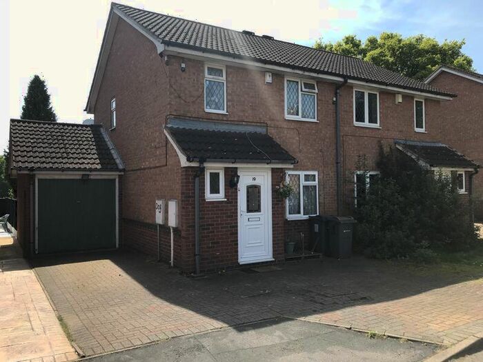 3 Bedroom Semi-Detached House For Sale In Larchfield Close, Handsworth Wood, Birmingham, B20