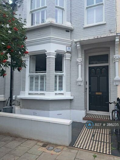 2 Bedroom Flat To Rent In Jedburgh Street, London, SW11
