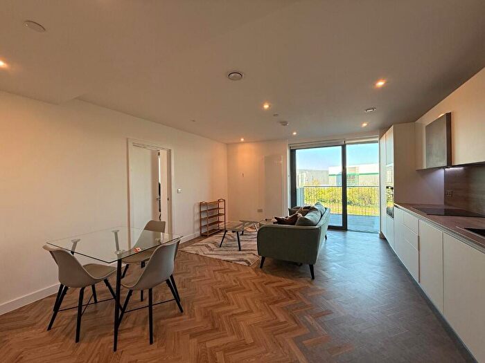 2 Bedroom Apartment For Sale In Skyline Apartments, Makers Yard, London, E3