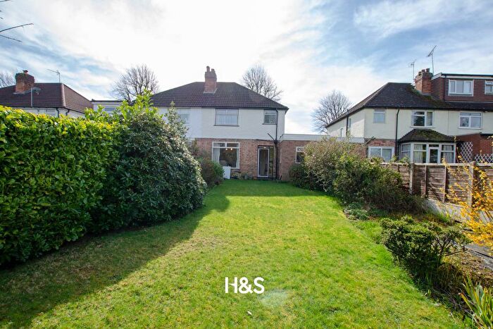 3 Bedroom Semi-Detached House To Rent In Stanway Road, Shirley, B90