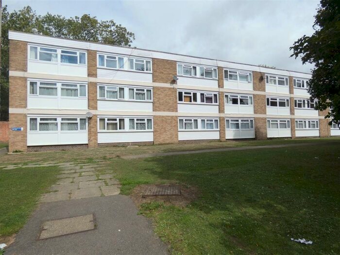 3 Bedroom Flat To Rent In Long Meadow Way, Canterbury, CT2