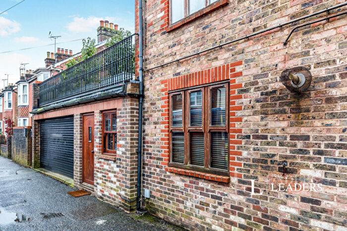 1 Bedroom Flat To Rent In New Street, Horsham, West Sussex, RH13