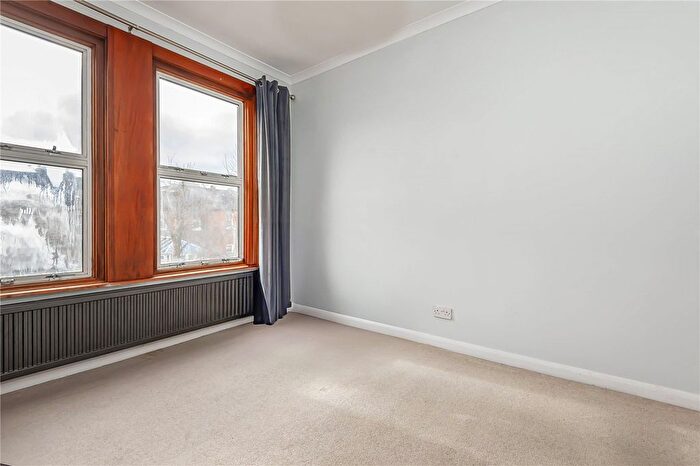 2 Bedroom Flat For Sale In Delamere Road, London, SW20