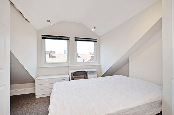 5 Bedroom Semi-Detached House To Rent In Queens Road, Sheffield, S2