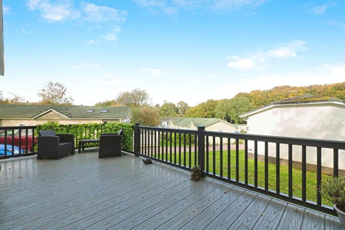 2 Bedroom Park Home For Sale In Burnham Green Road, Welwyn, AL6