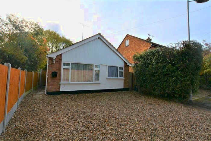2 Bedroom Bungalow To Rent In Pinewood Close, Hockley, SS5