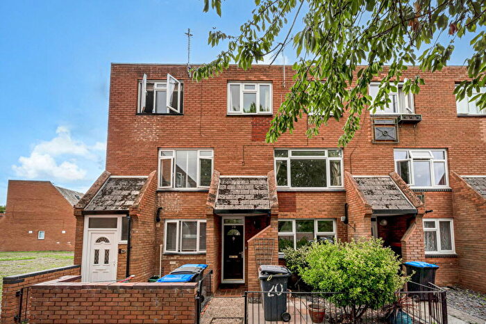 3 Bedroom Terraced House For Sale In Heriot Road, Chertsey, KT16