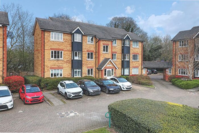 2 Bedroom Flat For Sale In Riversmeet, Hertford, SG14