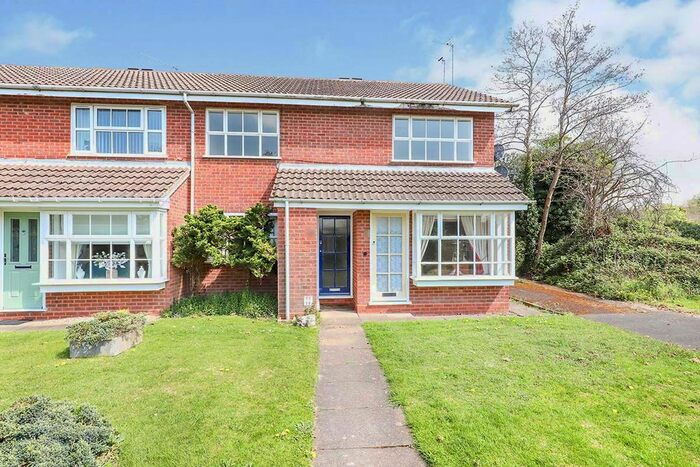 2 Bedroom Maisonette For Sale In Gainsborough Drive, Perton Wolverhampton, West Midlands, WV6