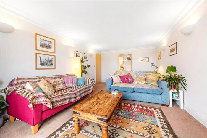 2 Bedroom Apartment For Sale In Lordship Lane, East Dulwich, London, SE22