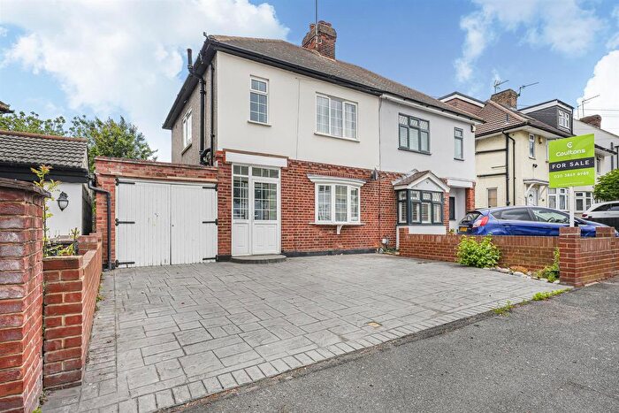 3 Bedroom Terraced House For Sale In Amesbury Drive, North Chingford, E4