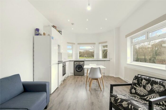 1 Bedroom Apartment To Rent In Palmerston Crescent, London, N13