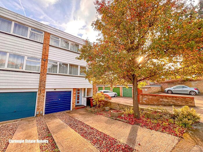 4 Bedroom End Of Terrace House For Sale In Old Hertford Road, Hatfield, AL9