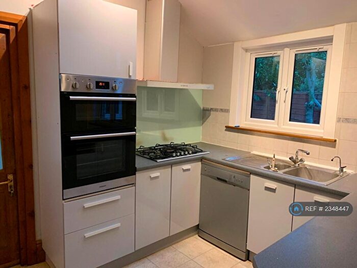 4 Bedroom Semi-Detached House To Rent In Alexandra Road, East Croydon, CR0