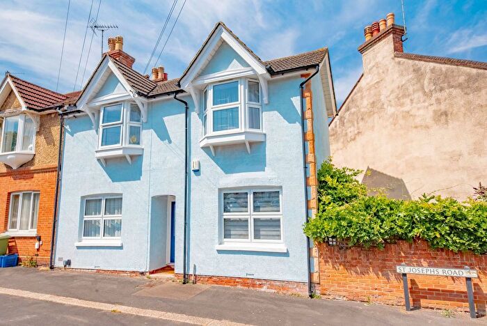 2 Bedroom End Terrace House For Sale In St. Josephs Road, Aldershot, GU12