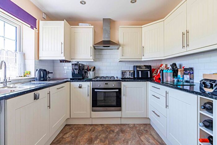 3 Bedroom End Of Terrace House To Rent In A Hollybush Lane, Hemel Hempstead, Hertfordshire, HP1