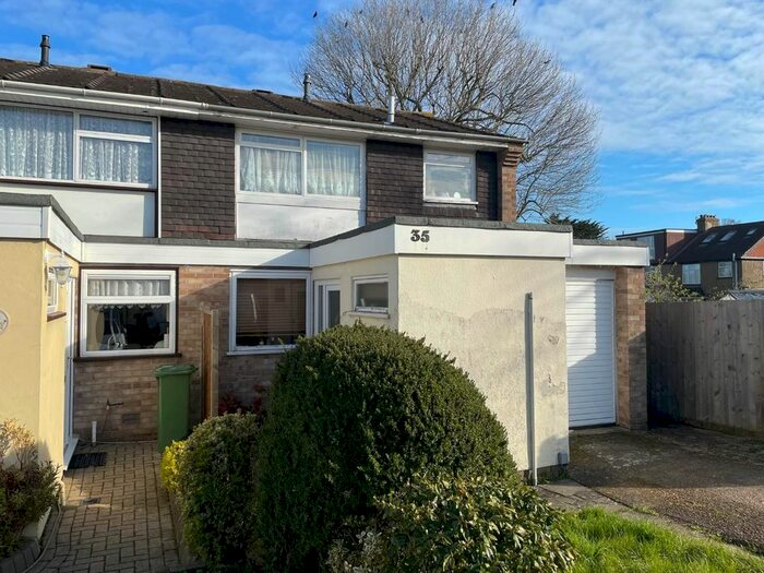 3 Bedroom Property To Rent In Calthorpe Gardens, Sutton, SM1