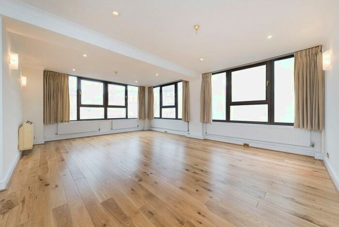 2 Bedroom Flat To Rent In Great Portland Street, Fitzrovia, London, W1W