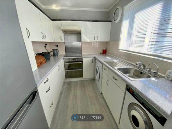 2 Bedroom Flat To Rent In Lloyd Road, Manchester, M19