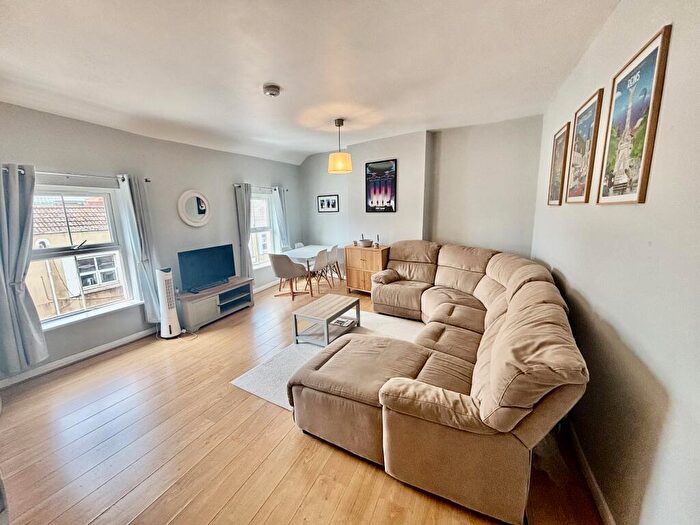 1 Bedroom Flat To Rent In Ashley Road, BH1