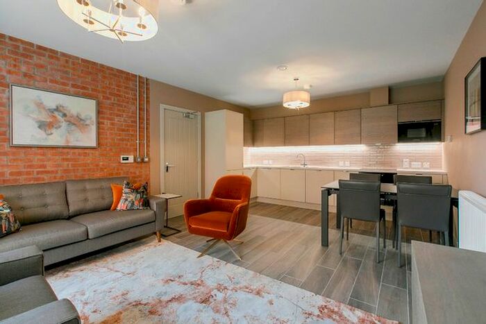 2 Bedroom Flat To Rent In Ormeau Road, Belfast, BT7