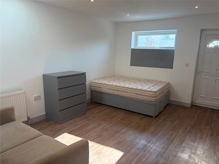 Apartment To Rent In High Street, Caterham, Surrey, CR3