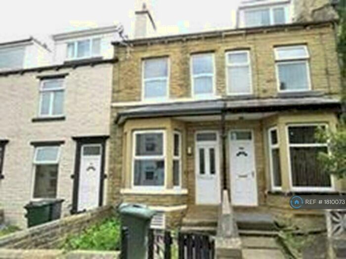 3 Bedroom Terraced House To Rent In Sydenham Place, Bradford, BD3