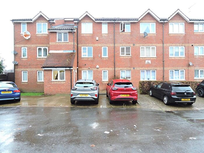 1 Bedroom Flat For Sale In Cobbett Close, Enfield, EN3